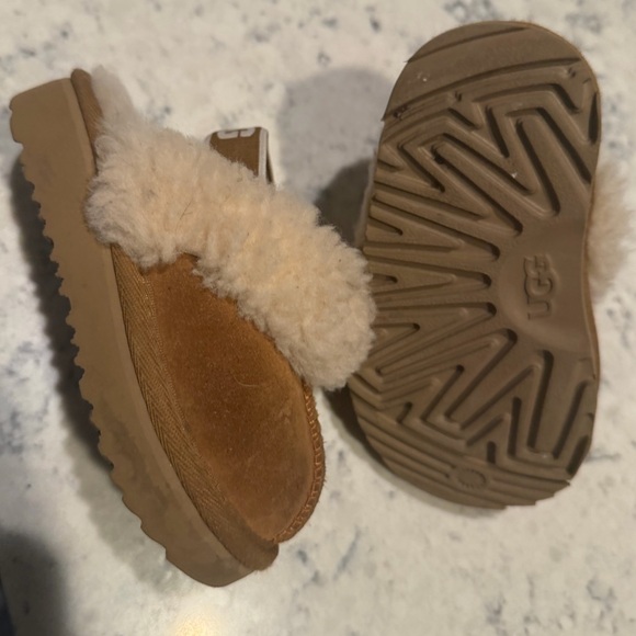Toddler Uggs - Picture 2 of 3